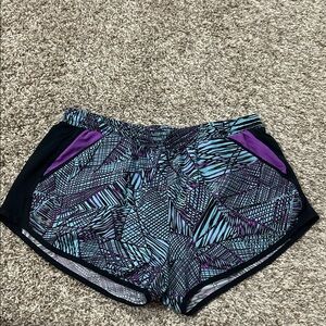 Under Armour Women's Patterned Shorts Large